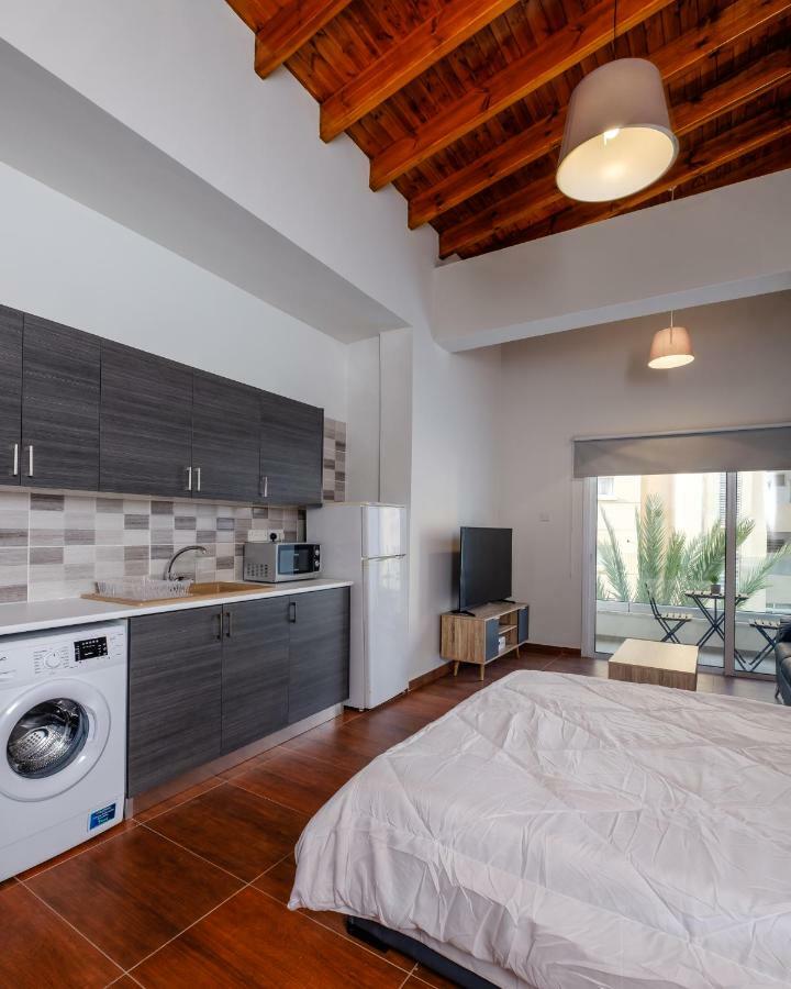 The Loft Studio Apartment Ларнака Екстериор снимка