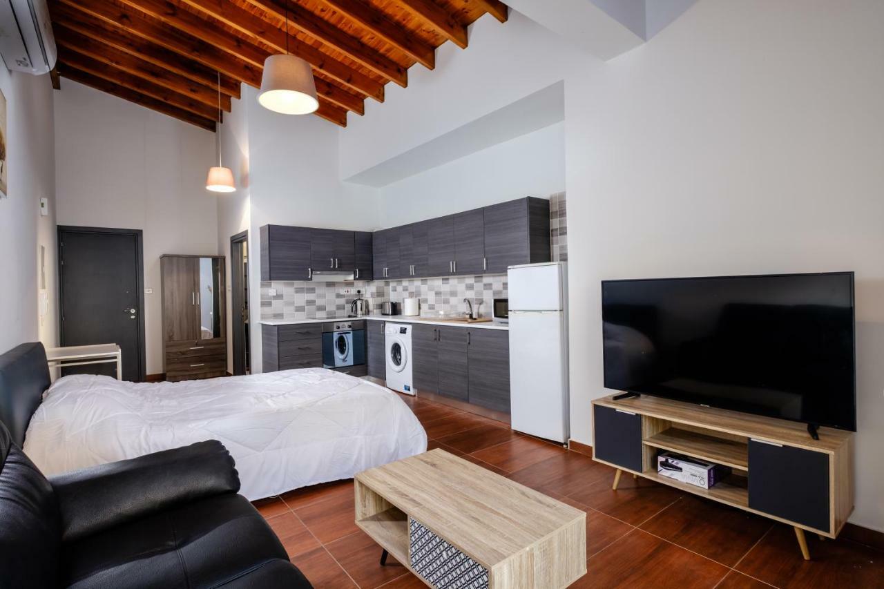 The Loft Studio Apartment Ларнака Екстериор снимка
