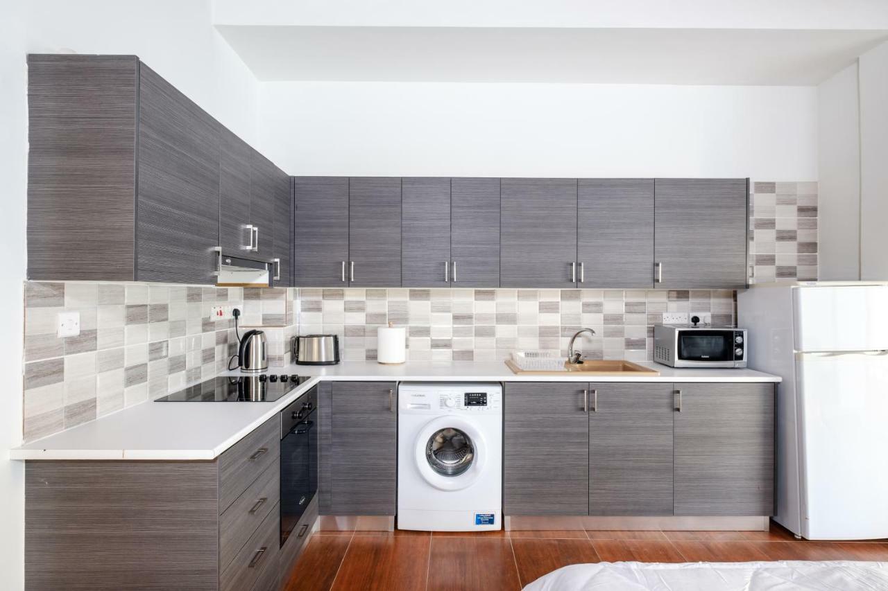 The Loft Studio Apartment Ларнака Екстериор снимка